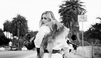 Fiica lui Demi Moore a mers cu posteriorul la vedere pe motocicleta! Vezi in galeria foto cat de bine arata