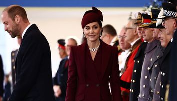 Momentul jenant când Kate Middleton face o reverență perfectă, dar regele Charles se întoarce cu spatele. ”Nici măcar nu s-au uitat la ea!”
