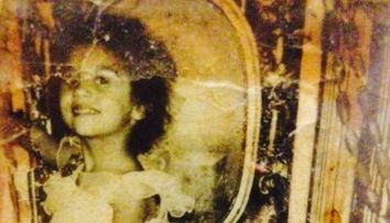Era o fetita simpatica, iar acum a devenit una dintre cele mai sexy vedete din Romania. O recunosti?
