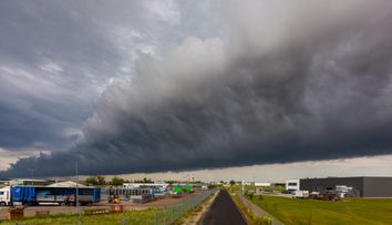 Norul uriaș care a speriat Franța, numit „tsunami pe cer”! Poate ajunge și în România? Meteorologii au dat verdictul