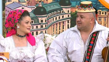 Amalia și Vasilică Ceterașu, imagini adorabile alături de cei trei copii ai lor. „I-am lăsat la bunici și o duc pe soția mea la mare”