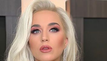Diferența dintre Instagram și realitate: cum arată Katy Perry în costum de baie, fară Photoshop