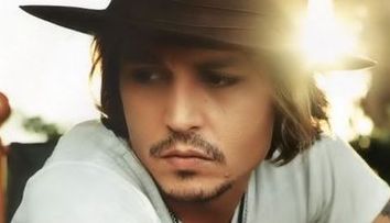 Johnny Depp si-a dat foc la fata in copilarie