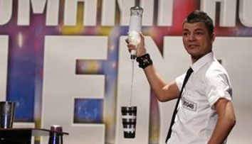 Luca Valentin, barmanul care face sa zboare sticle, shakere si pahare!