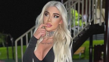 Bia Khalifa, fotografii incendiare în jacuzzi! Imaginile care au stârnit imaginația fanilor