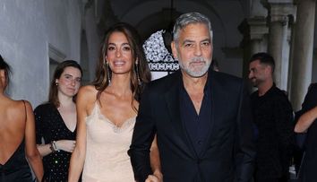 Cum a reacționat Amal, soția lui George Clooney, când actorul și-a vopsit părut pentru rolul de pe Broadway: „Arătam ca un dealer”