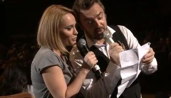 Andreea Esca, pe scena alaturi de Horia Brenciu. Prezentatoarea a cantat in concert, impreuna cu artistul. Cum s-a descurcat?