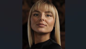 Cine este Daniela Șendrea din „Trădătorii”. A avut un drum plin de transformări și e convinsă că va face față aventurii psihologice