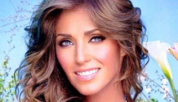 Anahi isi arata adevarata fata. Fara Photoshop, tenul ei lasa de dorit