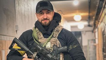 El este considerat cel mai sexy soldat al armatei ucrainene. Este un pachet de mușchi și vedetă pe TikTok