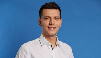 Cristian Pintea prezintă LIVE, pe PRO ARENA și VOYO, o ediție specială înaintea Finalei Europa League!