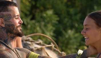 Survivor All Stars 26 martie 2024. Alexandra Duli revine în camp cu floarea primită de la Zanni. Ștefania Stănilă este covinsă că Faimosul are sentimente pentru ea: „Ceva se înfiripă”