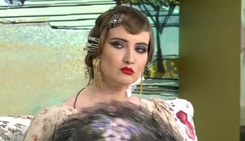 VIDEO Cocoșul Iuliei Albu și-a luxat piciorul. Imagini inedite chiar din platoul La Măruță