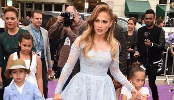 Ii calca pe urme celebrei sale mame. Emme se transforma intr-o adevarata domnisoara. Cum arata fiica lui Jennifer Lopez