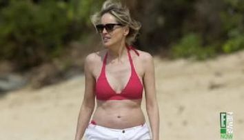 VIDEO Cum arata Sharon Stone in bikini la 53 de ani!