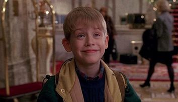 Când e la PRO TV Singur acasă 2 - Pierdut în New York! Ce salariu a primit Macaulay Culkin pentru acest film și de ce a insistat Donald Trump să apară în el