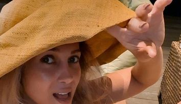 Lora, fotografie în costum de baie pe Instagram! Cum a reacționat Ruby când a văzut-o
