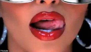 Videoclipul sexy tinut ascuns de Kim Kardashian a aparut pe net! VIDEO