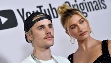 Justin Bieber și soția sa, primiți de cuplul prezidențial Macron la Paris. Ținuta pentru care Hailey a fost criticată