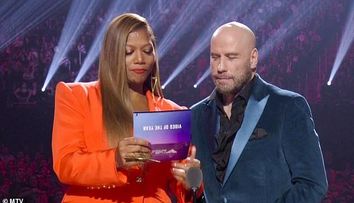 Moment jenant la Premiile MTV. John Travolta a confundat-o pe Taylor Swift cu o drag queen