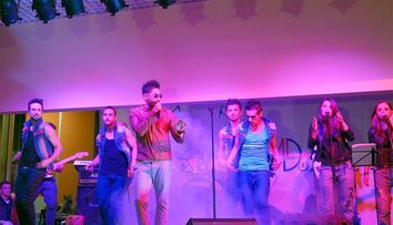 Vezi cum arată mama lui Connect-R! Artistul i-a făcut cea mai emoționantă urare de ziua ei