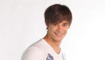 Dima a lansat single-ul “Angel”. Asculta noul hit si vezi ce fel de fete ii plac artistului din LaLa Band – VIDEO