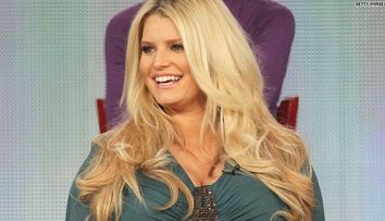 Este cea mai spectaculoasa transformare a unei vedete. Jessica Simpson a slabit 35 de kilograme si arata uluitor intr-un costum de baie decupat
