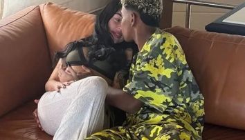 Cuplul anului e istorie! Și-au spus „adio” după câteva luni de relație. După ce s-a zvonit că celebrul fotbalist este deja implicat într-o nouă idilă, ea a dat cărțile pe față: „Te rog să nu publici conversația”