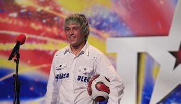 Stefan Florescu se joaca cu mingea mai bine ca un fotbalist!