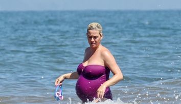 Katy Perry a născut. Prima imagine cu fetița face furori pe internet