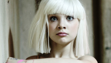 S-a remarcat in clipul Chandelier si acum surprinde prin frumusetea sa. Maddie Ziegler a devenit o adevarata domnisoara