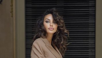 Mădălina Ghenea, jefuită pe aeroport. Hoțul ar fi plănuit totul, în avans, cu ajutorul unui complice din anturajul vedetei