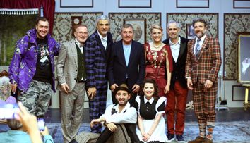 Gică Hagi și-a îmbrățișat fiica pe scena Teatrului Național, în aplauzele spectatorilor