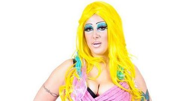 O fata de 21 de ani a cheltuit mii de euro pe operatii estetice pentru a arata ca un travestit! Vezi FOTO