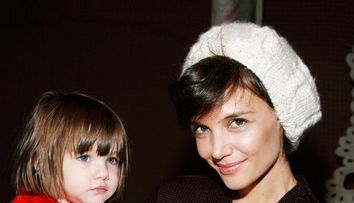 Asa mama, asa fiica! Uite cat de frumoasa s-a facut si cum arata acum Suri, fiica lui Katie Holmes si a lui Tom Cruise