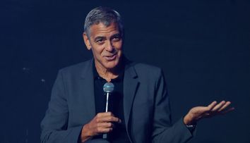 Reacția amuzantă a lui George Clooney când a fost întrebat de jaful de la Luvru. Actorul e renumit pentru aparițiile în franciza cu filme despre hoți