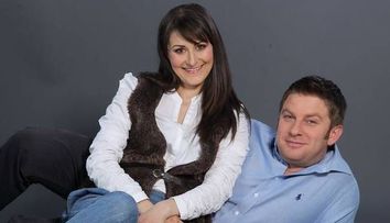 Pavel Bartos si sotia sa, un cuplu extrem de simpatic. Cei doi vor deveni parinti de fetita pentru a treia oara
