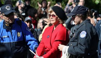 Actrița Jane Fonda, arestată pentru a patra oară în decursul ultimei luni