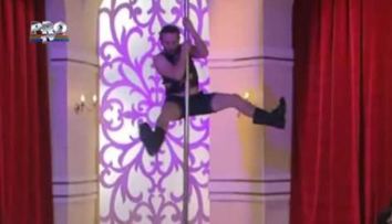 Accident la “Romanii n-au talent”: vezi ce a patit un dansator la bara!