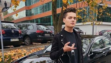 Bucurie mare pentru Selly! Celebrul vlogger are acum numere la mașină: “Ce părere aveți?”