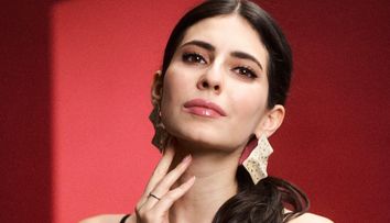 Alma Boiangiu, o finalistă de la Vocea României va interpreta rolul Mariei Tănase. Tânăra va apărea în noul sezon al serialului documentar „Marcel Iureş prezintă Enigmele României”