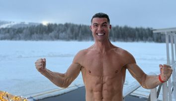 Cristiano Ronaldo, vacanță în Laponia! Fotbalistul a făcut baie în ape înghețate: Minus 20 de grade. E doar puțin frig! - VIDEO