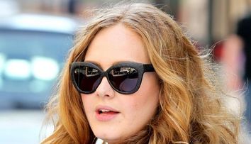 Adele, hartuita de fanii Lady Gaga. Motivul pentru care cele doua artiste sunt in razboi: