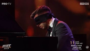 Românii au talent 2023 FINALA. Albert Gugulan a cântat legat la ochi: „Ești una cu pianul!”