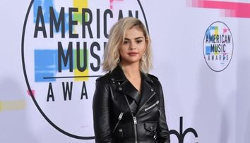 Selena Gomez si-a tuns tot parul. Dupa despartirea de Justin Bieber, a apelat la o noua schimbare de look