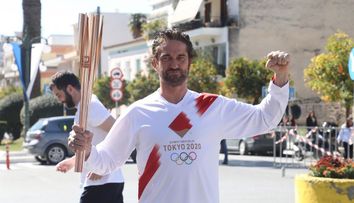 „Asta e Sparta!” Prima reacție a lui Gerard Butler când s-a întors în Sparta, cu flacăra olimpică