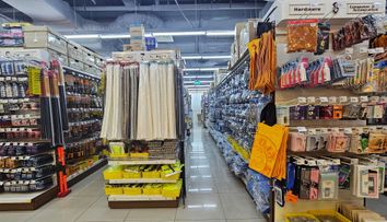 S-a deschis, la București, primul magazin al unui gigant asiatic. Salariile pot ajunge și până la 7.500 lei pe lună, net
