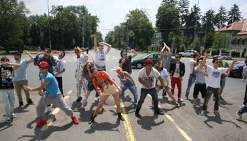 Baletul Edi Stancu, trupa Freakquency si DJ-ii ProFM, super filmare pentru videoclipul 'Rollin''!  <span style=