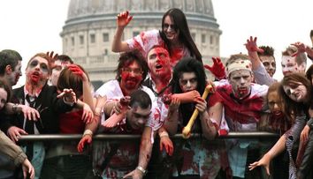 Mai multi zombie raniti pe platourile de filmare de la 'Resident Evil'. Paramedicii au fost socati de ce au gasit :)