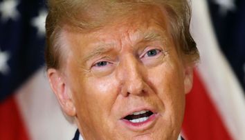 Cum arată Donald Trump fără machiaj portocaliu. Imaginea s-a viralizat rapid. ”Sigur, mai bătrân, dar...”